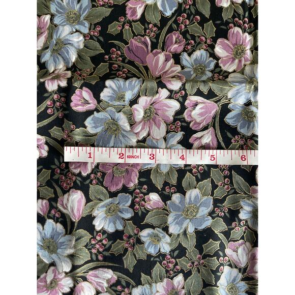 Holiday Editions by Fabri-Dash Quilt Inc/flower fabric/ - Picture 2 of 3